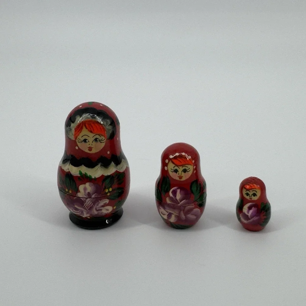 Vintage Russian Nesting Dolls Set Hand Painted Red Floral Matryoshka Mini 3pc‎